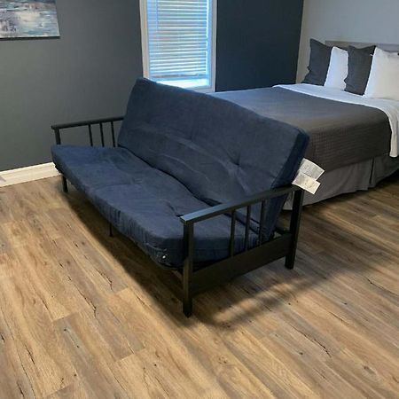 Stanley House Motel Кларенвил Екстериор снимка
