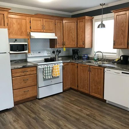 Stanley House Motel Кларенвил Екстериор снимка