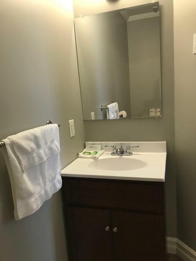 Stanley House Motel Кларенвил Екстериор снимка