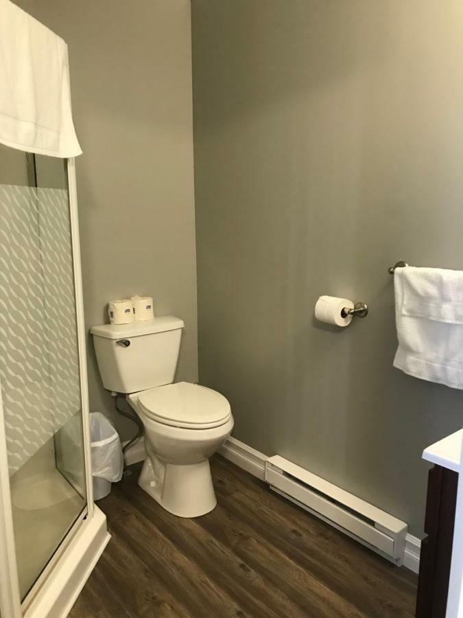 Stanley House Motel Кларенвил Екстериор снимка