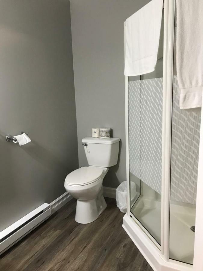 Stanley House Motel Кларенвил Екстериор снимка