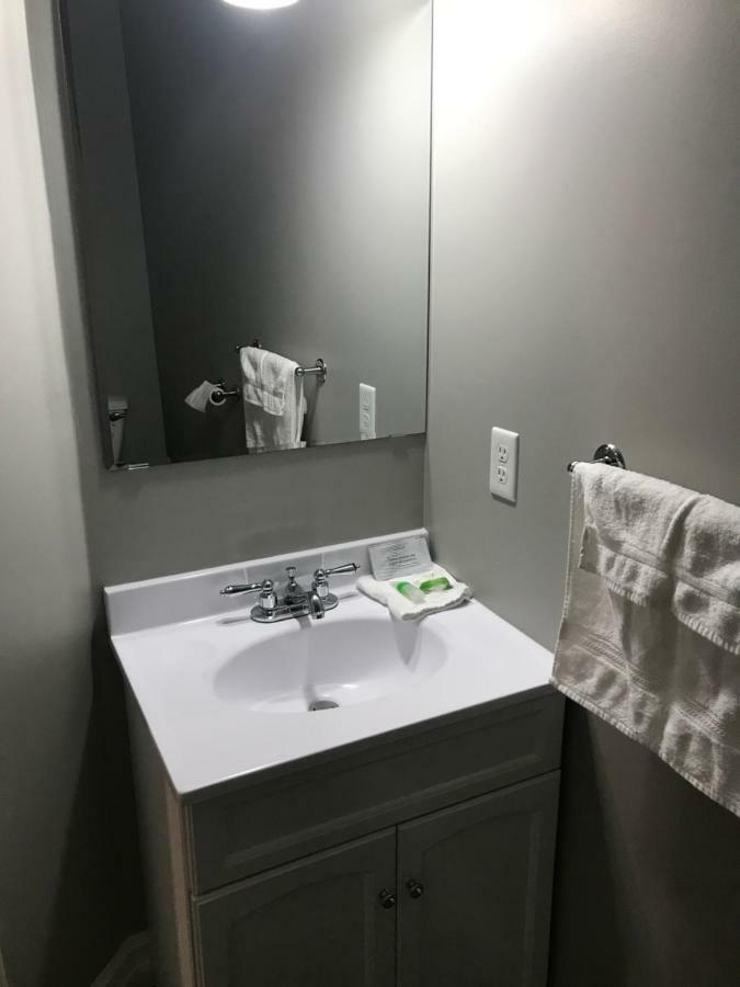 Stanley House Motel Кларенвил Екстериор снимка