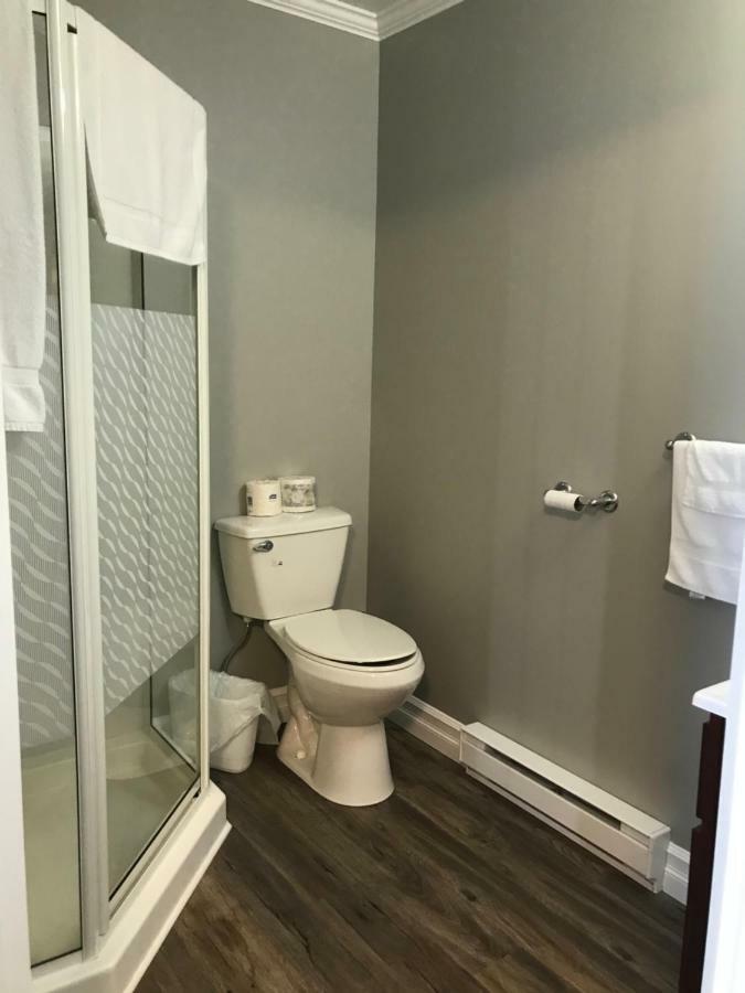 Stanley House Motel Кларенвил Екстериор снимка