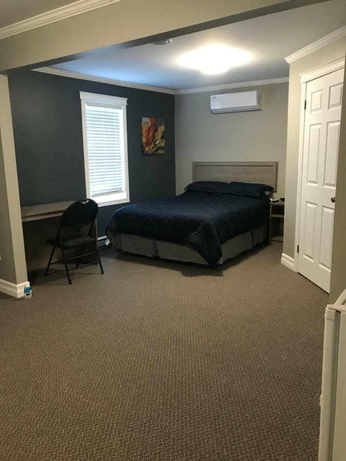 Stanley House Motel Кларенвил Екстериор снимка