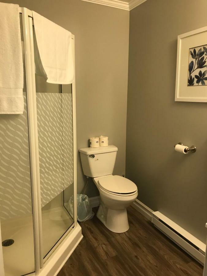 Stanley House Motel Кларенвил Екстериор снимка