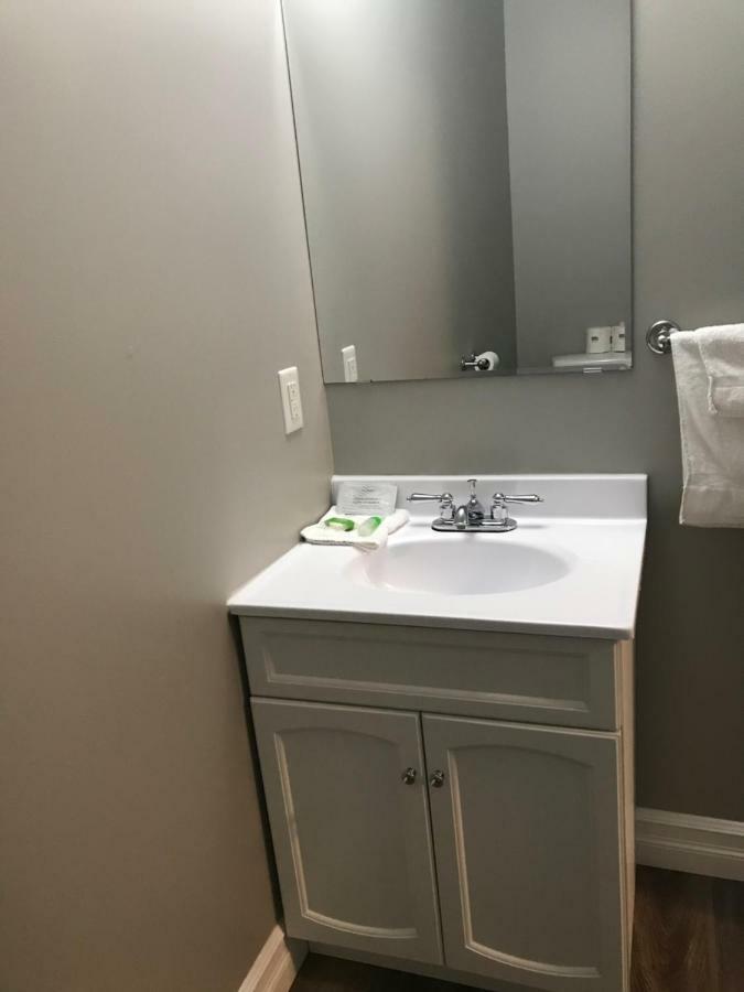 Stanley House Motel Кларенвил Екстериор снимка